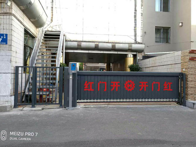 興安盟駐呼辦事處空降門，側(cè)小門