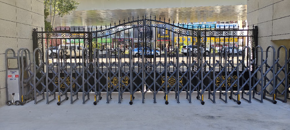內(nèi)蒙古軍區(qū)司令部電動伸縮門安裝完畢
